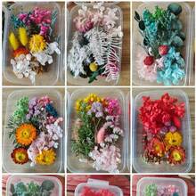 1 caja de flores naturales secas coloridas aleatorias con artesanía hecha a mano de resina epoxi para hacer ramos, guirnaldas, velas y decoración del hogar y de bodas