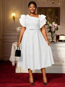 فستان أبيض للحفلات للمرأة مقاس كبير، قصة A-line مع ياقة غير منتظمة، قماش مموج مخرم، كم قصير مكسر - أبيض - مشاهدة 5