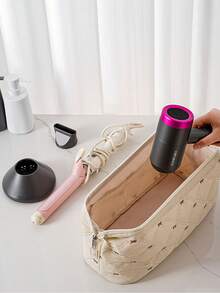 1个经典蝴蝶结刺绣绗缝吹风机收纳袋，带内袋设计，大容量防尘美发工具整理袋，适用于卷发棒、吹风机、发夹等。