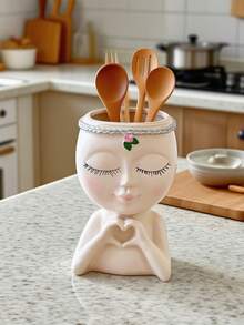 这款熔模人脸造型花盆造型独特，适合室内植物，是一款可爱的小型多肉植物花盆，底部有排水孔，是馈赠佳品（白色）。