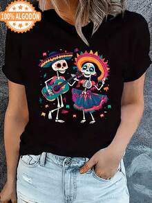 Playera Negra de Algodón para Mujer "Calaveras Bailarinas con Sombreros Mexicanos y Guitarra en Estilo Festivo del Día de Muertos" - Negro - Ver 1