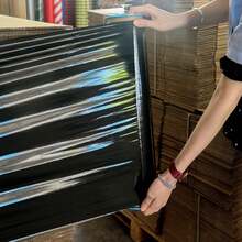 Envoltura Estirable Negra Industrial Alta Resistencia - 18 Pulgadas x 1200 Pies por Rollo, Calibre 70, con Asa Plástico - Pack 4 Rollos - Negra - Ver 5