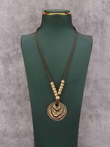 1pc Fashionable Minimalist Multi-Layer Asymmetrical Circle Pendant Long Necklace For Women - Golden Corrugated Round Plaque - View 5