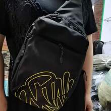 SYNA WORL 男女斜挎包，斜挎背包，腰包，夜光小号斜挎包，适合旅行、徒步、跑步 - 黑色 - 查看 1