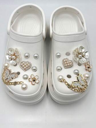 17 piezas Conjunto de decoración de zapatos con mariposas, corazones, perlas, flores y cadenas, adecuado para zuecos, sandalias de playa y chanclas