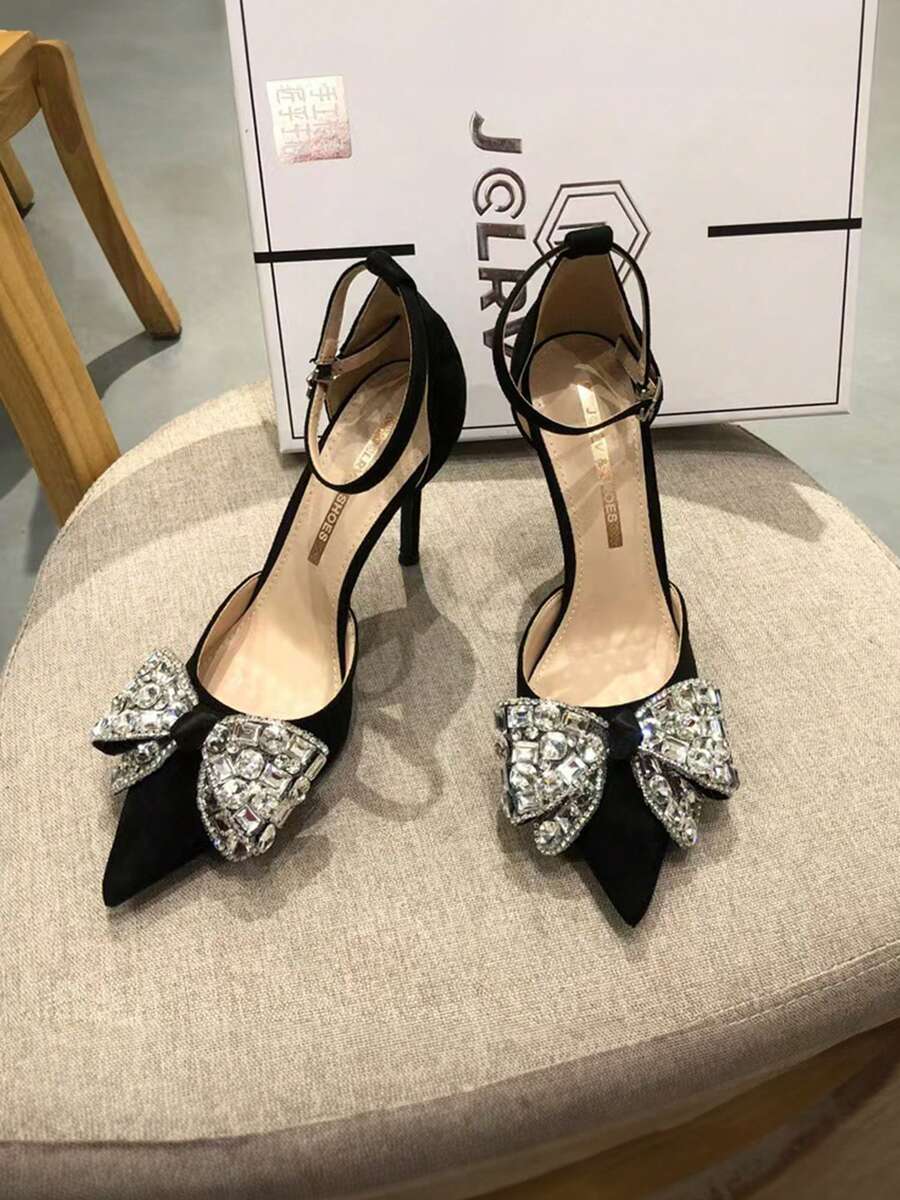 Tacones altos con lazo y punta puntiaguda de color sólido para mujer, elegantes tacones de aguja con hebilla y lazo de diamantes brillantes en la parte superior, adecuados para primavera, verano y otoño. - Negro - Ver 1