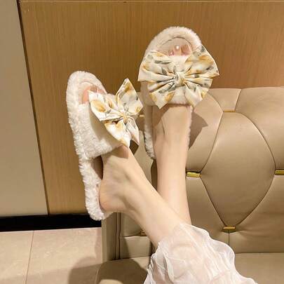 Dwukolorowe, wsuwane kapcie z muszką, wygodne, z grubego polaru dla kobiet