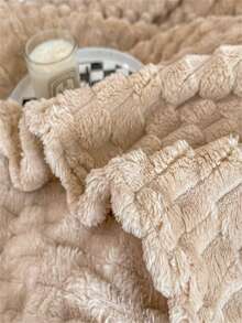 1pc Solid Color Striped Plaid Soft Warm Fleece Blanket, Suitable For Bedroom Decor, All Seasons, Gift, Comfortable Soft Ladies Throw Blanket, Machine Washable, Modern Style, Multi-Purpose, Soft Texture, Christmas, Halloween Wool Blanket Gift, Camping Blanket, Mother's Day Gift, Wide Stripe Faux Fur Flannel Throw Blanket, Leisure Nap Blanket, Office Small Throw