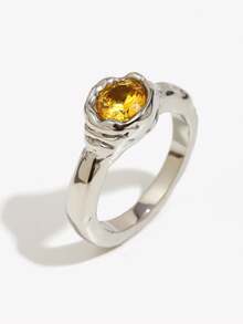 Anillos delgados de acero inoxidable chapados en oro con un solo zirconia de color champán brillante para mujeres. Elegante y versátil, es adecuado para que las damas lo usen, perfecto para reuniones de damas, festivales y como regalo para amigas. - Multicolor - Ver 9