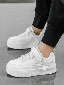 儿童新款低帮平底休闲运动鞋，柔软有弹性的鞋底设计，钩环扣，适合日常街头和公园穿着，轻便的男女儿童运动鞋 - 白色 - 查看 6