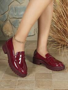 Mocasines clásicos y elegantes de charol para mujer con tacones de bloque, perfectos para viajar diariamente. - Burdeos - Ver 3