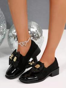 2025 Nuovi mocassini da donna stile britannico vintage con tacco quadrato, eleganti e versatili, adatti per abiti, stile scolastico con fiocco e punta tonda, comodi per un lungo utilizzo