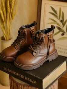 1 Pair Western Style Children's Boots, High-Quality PU Material, Solid Brown Color, Simple & Stylish, Suitable For Boys & Girls Aged 3-15, Soft Lining, Side Zipper Design For Easy On/Off, Thick Sole, Durable, Suitable For Daily Wear, Outings, Parties, Autumn/Winter New Arrival