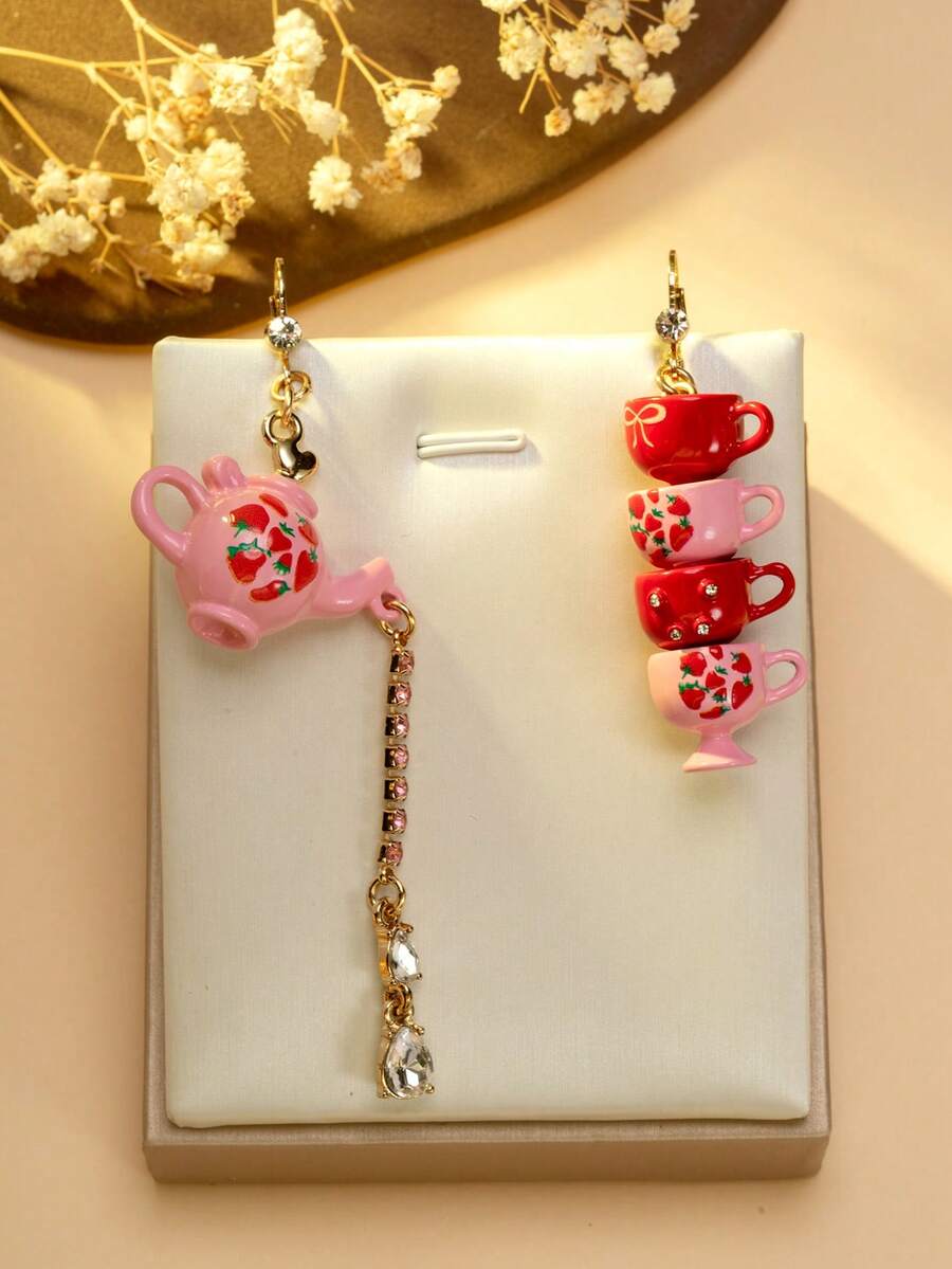 1 Cặp bông tai ấm trà và tách trà hình truyện cổ tích! Hoa tai hình dâu tây bất đối xứng, Phụ kiện thu hút sự chú ý theo phong cách đường phố ngọt ngào dành cho các cô gái, Hoa tai thiết kế cổ điển - Nhiều màu - Xem 1