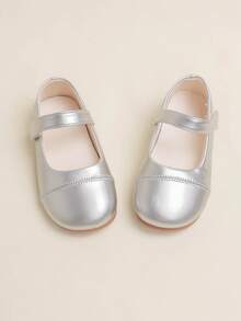 1 双时尚简约优雅纯色钩环公主儿童平底鞋，适合表演