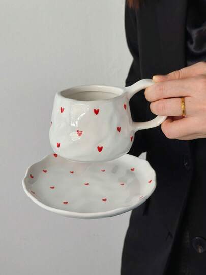 1 zestaw ceramicznych filiżanek do kawy w kształcie serca ze spodkiem, minimalistyczny kubek ceramiczny, filiżanka do popołudniowej herbaty, talerzyk na przekąski, domowy kubek na wodę, kubek na prezent, odpowiedni na Halloween, Boże Narodzenie i wszystkie pory roku