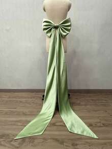 1个白色缎面底大号单层黑色蝴蝶结和150厘米长丝带，用于腰部装饰，情人节配饰