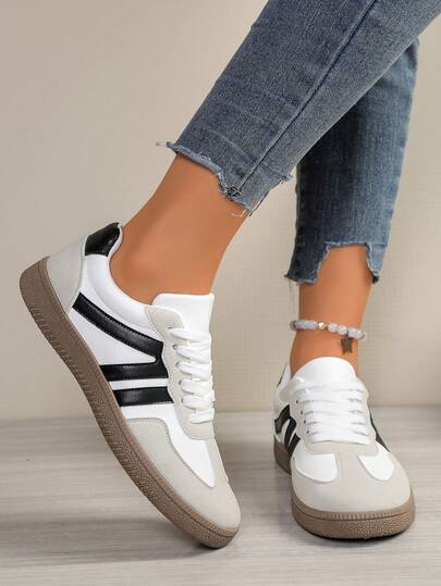 Zapatillas con suela gruesa, estilo Y2K, zapatos deportivos para exteriores, zapatillas de colores, zapatillas deportivas clásicas retro en blanco y negro a rayas, diseño de parches, puntera redonda, cordones, zapatos casuales flexibles y duraderos para mujer