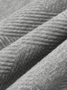 男士春秋季休闲 Polo 衫，翻领拉链设计 | 人字纹提花针织，涤纶面料，卫衣版型，度假及日常休闲穿着必备，送给男友的绝佳礼物（注：欧美尺码偏大，请根据您的体型选择小一码） - 灰色 - 查看 5