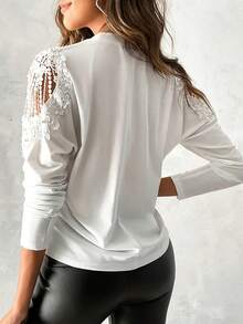 ملابس علوية نسائية كبيرة الحجم بأكمام طويلة، بتصميم لون أحادي مع تطريز دانتيل، مناسبة للربيع والخريف
