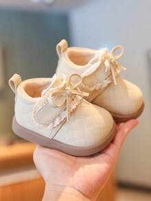 1 双休闲时尚婴儿靴，适合室内、室外、节日，方便的钩环闭合，柔软、舒适、轻便，秋冬
