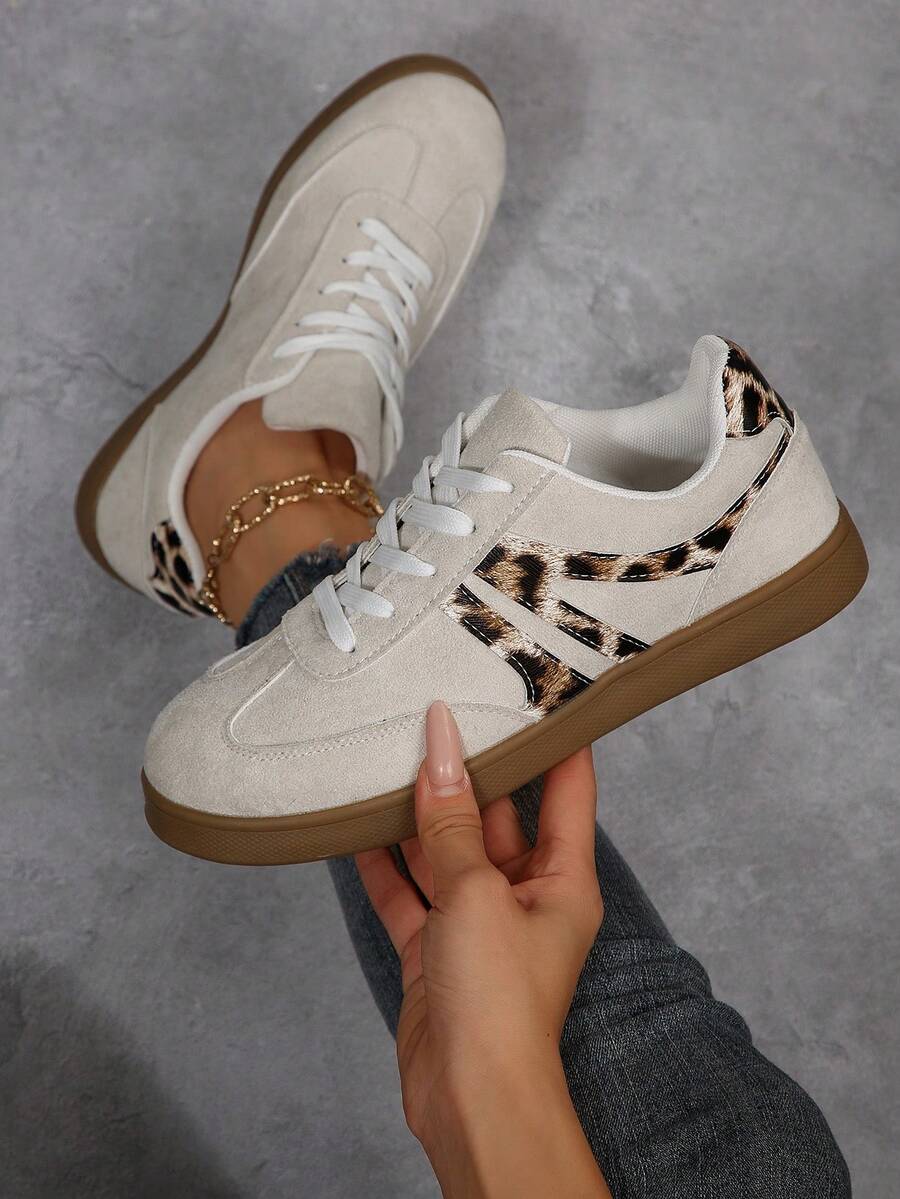 New Vintage Casual Fashion Minimalist Flat Trainer Shoes For Women, Retro Outdoor Sports Soft Sole Non-Slip Lace-Up Sneakers, Plus Size - Beige - View 1