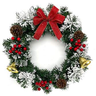 เครื่องประดับคริสต์มาส-พวงมาลัยคริสต์มาสสำหรับวันหยุด: ต้นสนประดิษฐ์ทำด้วยมือพร้อมลูกเบอร์รี่สีแดง, กรวยสน และกระดิ่งสีทอง - เหมาะสำหรับโรงแรม, ห้างสรรพสินค้า หรือตกแต่งบ้าน - แขวนผนัง, วัสดุพลาสติก, ไม่มีขน, ไม่ต้องใช้ไฟฟ้า ,ตกแต่งผนัง,ตกแต่งบ้าน