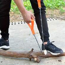 قطعة واحدة مجموعة منشار جيب محمول للبقاء في الهواء الطلق والتخييم - من الفولاذ المقاوم للصدأ خفيف الوزن، شفرة 11 سن، قابل للضبط العمق، يشمل حقيبة حمل من النايلون المتينة وسلسلة منشار آمنة - متعدد الألوان - مشاهدة 5