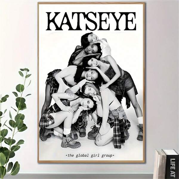 لوحة كانفاس بوستر فتاة المجموعة العالمية كاتسآي بدون إطار - ملصق كاتسآي مبسط ذو نص جريء باللونين الأسود والأبيض - فن صورة شخصية حديث - ديكور جداري مثالي للغرفة والمعيشة والمكتب - هدية مثالية لفرق الفتيات - طباعة كانفاس، لوحة كانفاس للديكور المثالي