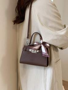 High-End Elegant Scarf Decor Women's Handbag, Minimalist Letter Decor Adjustable Shoulder Strap Crossbody Bag, New Autumn Fashion Metal Hardware Design Shoulder Commuter Bag, Old Money - Coffee - View 4