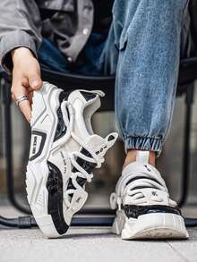 2025 Nouvelles chaussures pour hommes, baskets polyvalentes à semelle épaisse avec patchwork de lettres, style décontracté, pour toutes les saisons