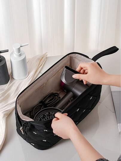 1 pieza Bolsa de almacenamiento acolchada con bordado de lazo clásico, con diseño de bolsillo interior, gran capacidad, organizador a prueba de polvo para herramientas de peinado, adecuado para rizador, secador de pelo, pinzas para el cabello, etc.