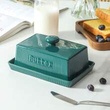 Ursword 1 zestaw maselniczki z pokrywką, elegancki grawerowany pojemnik na masło z pokrywką, ceramiczna tacka na kostki masła o dowolnej wielkości, dekoracyjny pojemnik na masło do blatu i lodówki, duża ceramiczna maselniczka do blatu, pojemnik na masło z pokrywką, wystrój kuchni i akcesoria na prezenty.