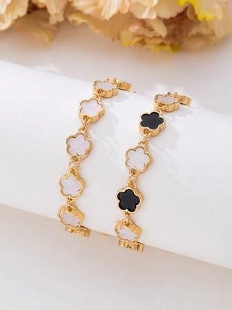 Set de 2 pulseras elegantes y delicadas con dijes de trébol de la suerte, en negro y blanco, accesorios versátiles para superposición para mujeres
