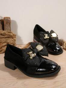 2025 Nuovi mocassini da donna stile britannico vintage con tacco quadrato, eleganti e versatili, adatti per abiti, stile scolastico con fiocco e punta tonda, comodi per un lungo utilizzo