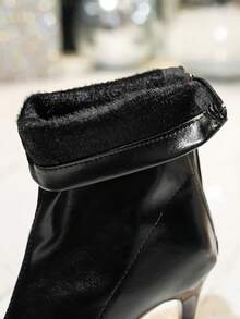 Botas Ankle Clássicas Simples Femininas, Novas Botas Pretas Outono/Inverno 2025, Bota de Salto Alto Fino de Cor Sólida e Bico Fino de Couro, Bota Ankle com Zíper Traseiro Slip-On, Botas Versáteis Fashionistas para Uso Diário e Externo, Botas Brancas, Botas Femininas Plus Size