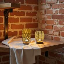 Luminária de Mesa de Vime Trançado à Mão com Luz Noturna LED Amarela Quente - Alimentada por USB, Base de Madeira, Adequada para Quarto, Banheiro, Criado-Mudo, Sala de Estar ou Decoração de Café para Criar um Ambiente Aconchegante e Confortável, Luminária de Cabeceira