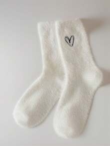 "2 Pairs Heart-Shaped Fuzzy Women's Crew Socks - Soft & Cozy In Black, Brown & White Perfect For Autumn & Winter - Random Colors"