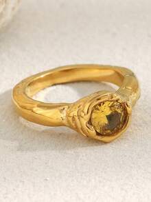 Anillos delgados de acero inoxidable chapados en oro con un solo zirconia de color champán brillante para mujeres. Elegante y versátil, es adecuado para que las damas lo usen, perfecto para reuniones de damas, festivales y como regalo para amigas. - Multicolor - Ver 6