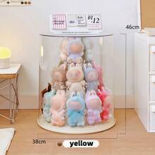 1 pieza Caja de almacenamiento giratoria de 360° de peluche, gabinete de exhibición a prueba de polvo de acrílico, estante giratorio cilíndrico ampliado para muñecas colgantes, viene con 24 soportes fijos, muy adecuado para muñecos de peluche de monstruos (excluyendo muñecas). El colgante de muñeca no se cae fácilmente, lo que lo convierte en una buena opción de regalo para las personas, y también es muy adecuado para decorar fiestas, Navidad y otros eventos.