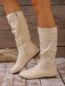 2024 Bottes mi-mollet à bout rond plates pour femmes, automne/hiver. Nouvelles bottes western fuselées plissées antidérapantes avec fermeture éclair latérale, couleur unie, style western, fermeture éclair latérale, vacances