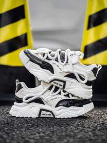 2025 Nouvelles chaussures pour hommes, baskets polyvalentes à semelle épaisse avec patchwork de lettres, style décontracté, pour toutes les saisons