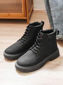 GAN AI Botines de moda para hombre, botines casuales, botas de senderismo nuevas, botas de trabajo y botas de moto. Ideales para uso diario, entrenamiento, trabajo y acampada al aire libre. Cómodas, transpirables, duraderas y resistentes al viento. Parte superior de cuero y suela gruesa. Botas de piel sintética para hombre de estilo vintage. - Negro - Ver 3