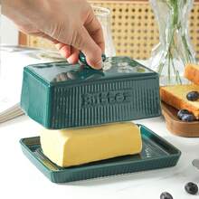 Ursword 1 zestaw maselniczki z pokrywką, elegancki grawerowany pojemnik na masło z pokrywką, ceramiczna tacka na kostki masła o dowolnej wielkości, dekoracyjny pojemnik na masło do blatu i lodówki, duża ceramiczna maselniczka do blatu, pojemnik na masło z pokrywką, wystrój kuchni i akcesoria na prezenty.