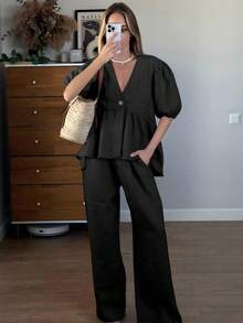 2 件套女士休闲优雅服装，包括泡泡灯笼袖 V 领上衣和松紧腰口袋裤，轻薄透明面料，适合晚间约会、海滩、婚礼、花园、街头