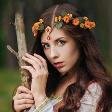 Fairy Flower Leaf Crown For Women Elven Princess Tiara Elf Headpiece For Halloween Costume Cosplay Photoshoot Wedding