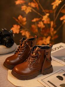 1 Pair Western Style Children's Boots, High-Quality PU Material, Solid Brown Color, Simple & Stylish, Suitable For Boys & Girls Aged 3-15, Soft Lining, Side Zipper Design For Easy On/Off, Thick Sole, Durable, Suitable For Daily Wear, Outings, Parties, Autumn/Winter New Arrival