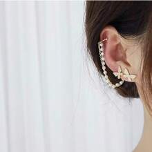 1 par de clips de oreja con cadena de borlas, cristales de imitación y perlas falsas con diseño de mariposa - Clips de oreja asimétricos de micro-cristal sin perforación para mujeres, pendientes de moda coreana para citas/fiestas, joyería hipoalergénica, regalo de Navidad, accesorios para mujeres, juego de pendientes elegantes de acero inoxidable dorado, pendientes de Navidad, accesorios de pendientes para mujeres por menos de 10 pesos