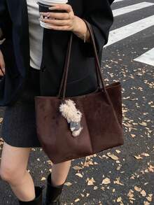 Nova bolsa de ombro versátil e moderna com pingente de urso, bolsa feminina de grande capacidade, bolsa tote, bolsa de ombro para deslocamento diário de alta qualidade