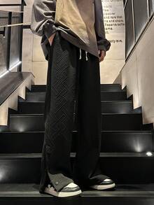 男性用のルーズフィットカジュアルパンツ、ジャカード生地デザイン、ドローストリングと伸縮性ウエストバンド付き、ズボンの脚にスリットを入れることができるボタン付きデザイン、カジュアルなアウトドアアクティビティに適しており、ギフトとしても最適です。 - ブラック - チェックする 1